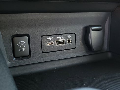 Used 2024 Nissan Sentra SV image 9