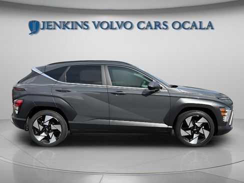 Used 2024 Hyundai Kona Limited FWD image 2