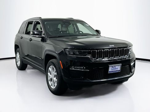Used 2023 Jeep Grand Cherokee Limited AWD/4WD image 3