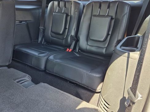 Used 2019 Ford Explorer XLT w/ Equipment Group 202A image 12