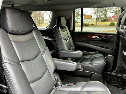 Used 2018 Cadillac Escalade ESV Luxury image 21