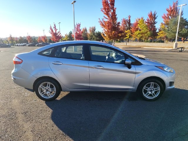 Used 2018 Ford Fiesta SE FWD image 2