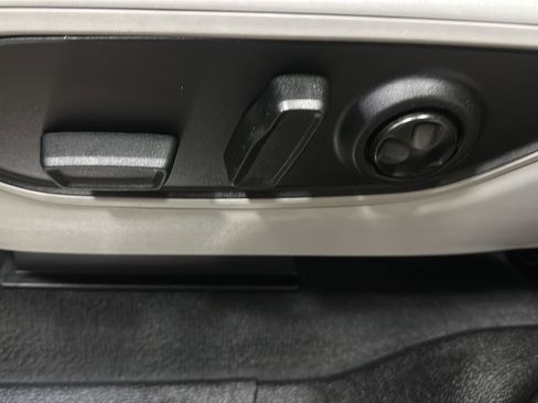 Used 2023 Jeep Grand Cherokee L Overland image 16