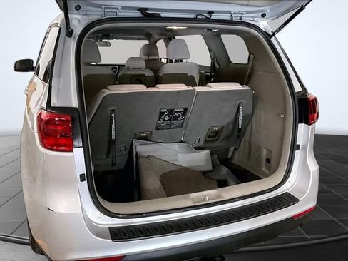Used 2019 Kia Sedona LX FWD image 32
