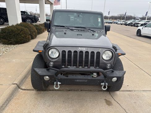 Used 2014 Jeep Wrangler Unlimited Sahara image 2