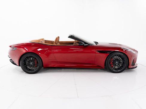 Used 2025 Aston Martin DB12 Convertible image 6