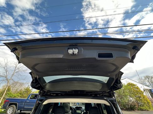 Used 2020 Jeep Renegade Limited w/ UConnect 8.4 Nav Group AWD/4WD image 39