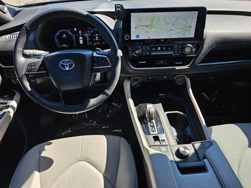 Used 2025 Toyota Grand Highlander AWD Hybrid image 18