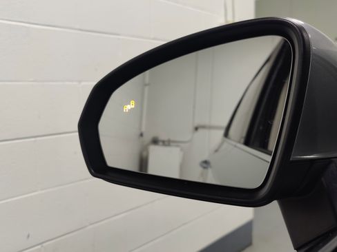 Used 2025 Volkswagen Taos SE image 7