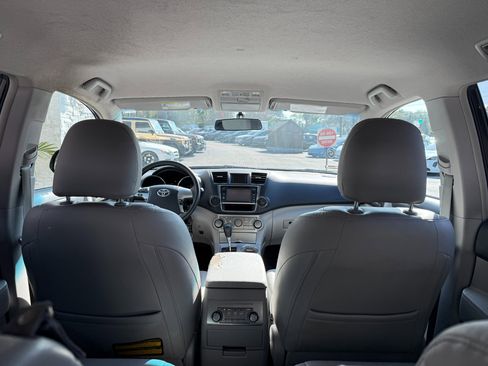 Used 2013 Toyota Highlander Plus image 21