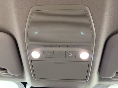 Certified 2025 Nissan Kicks SR FWD image 32