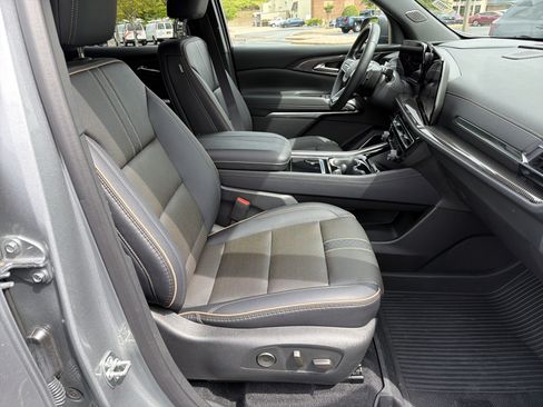 Used 2025 Chevrolet Traverse High Country w/ LPO, Floor Liner Package AWD/4WD image 13
