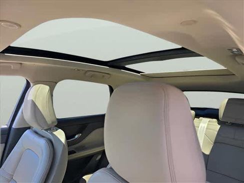 Used 2022 Lincoln Corsair AWD w/ Premium Package image 17