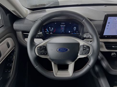 Used 2025 Ford Explorer Active image 15