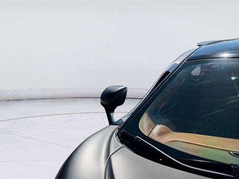 Used 2017 McLaren 570S image 25