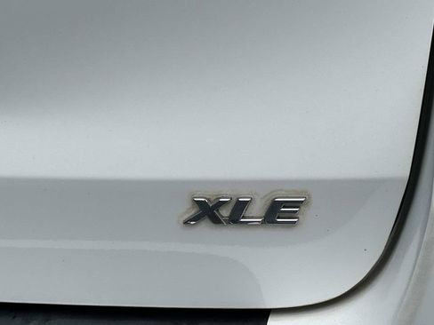 Used 2012 Toyota Sienna XLE FWD image 10