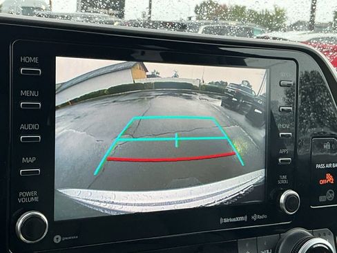 Used 2020 Toyota Highlander XLE AWD/4WD image 32