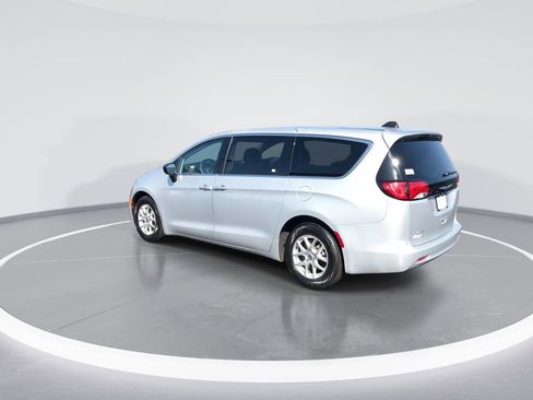 Used 2024 Chrysler Voyager LX FWD image 6