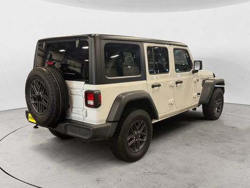 Used 2024 Jeep Wrangler Unlimited Sport AWD/4WD image 4