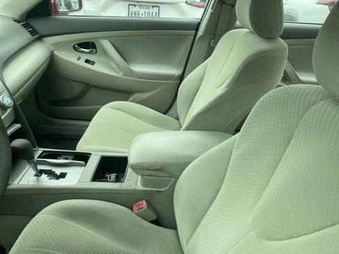 Used 2009 Toyota Camry LE FWD image 5