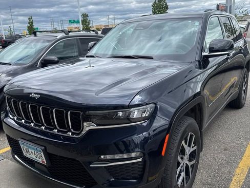 Used 2023 Jeep Grand Cherokee Limited w/ Trailer Tow Prep Group (B) AWD/4WD image 4