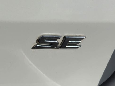 Used 2015 Toyota Sienna SE image 12