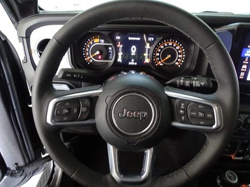 Certified 2025 Jeep Wrangler Unlimited Sahara AWD/4WD image 6