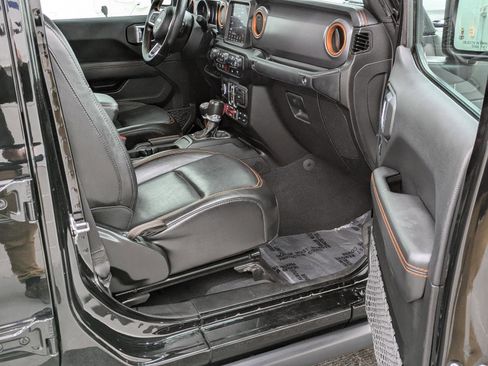 Used 2023 Jeep Gladiator Mojave w/ Dual Top Group image 18