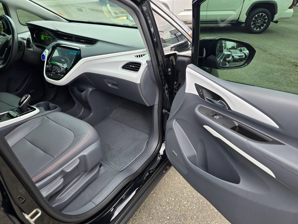 Used 2020 Chevrolet Bolt Premier w/ Infotainment Package FWD image 10