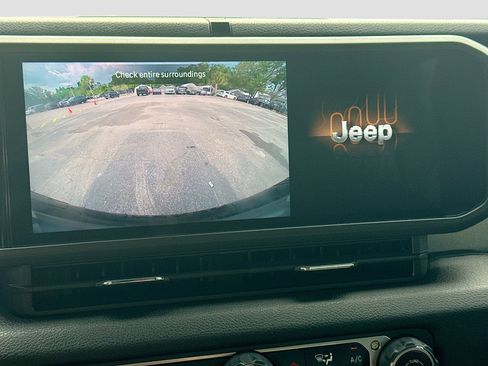 Used 2024 Jeep Wrangler Unlimited Sport AWD/4WD image 30