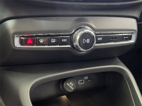 Certified 2023 Volvo XC40 Recharge Ultimate w/ Protection Package Premier image 29