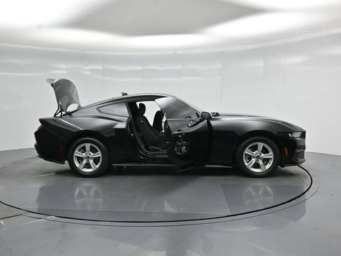 Used 2024 Ford Mustang Coupe RWD image 4