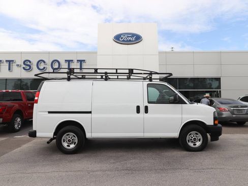 Used 2022 GMC Savana 2500 w/ Driver Convenience Package RWD image 15