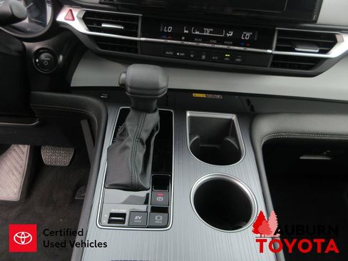Used 2026 Toyota Sienna LE image 40