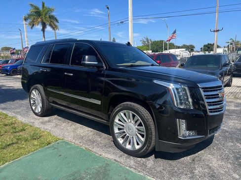 Used 2020 Cadillac Escalade Platinum image 4