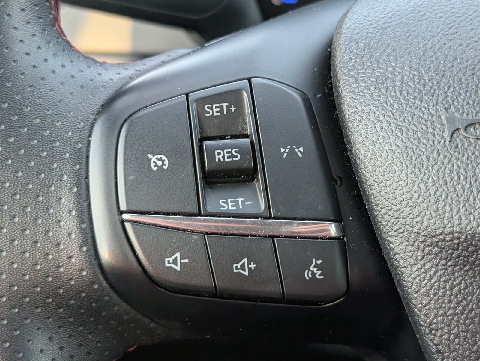 Used 2025 Ford Escape ST-Line Select AWD/4WD image 23