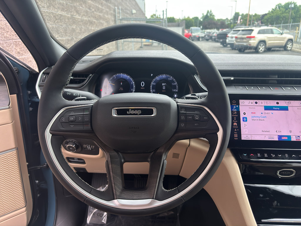 New 2026 Jeep Grand Cherokee L Limited w/ Luxury Tech Group II AWD/4WD image 14