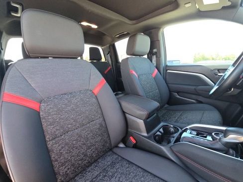 Used 2024 Chevrolet Colorado Z71 w/ Z71 Convenience Package 2 image 17