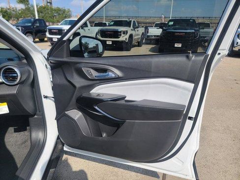 New 2026 Chevrolet Trax LT w/ Driver Confidence Package FWD image 8