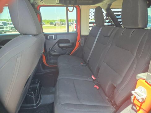 Used 2018 Jeep Wrangler Unlimited Sport AWD/4WD image 13