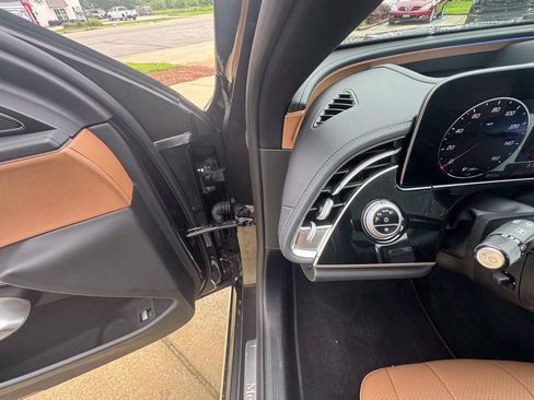 Used 2025 Mercedes-Benz E 350 Sedan w/ Multicontour Seating Package image 12