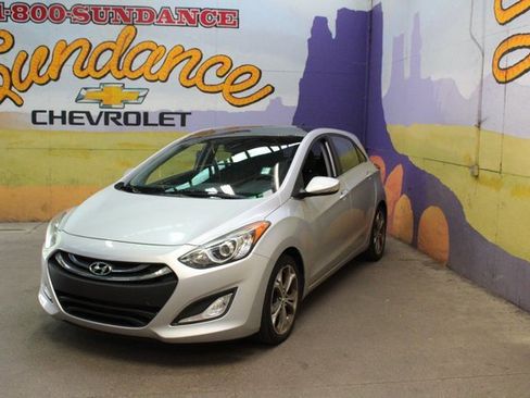 Used 2013 Hyundai Elantra GT w/ Style Pkg image 2