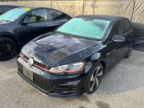 Used 2018 Volkswagen GTI SE image 3