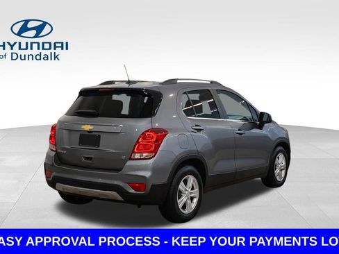 Used 2019 Chevrolet Trax LT w/ LT Convenience Package FWD image 2