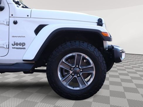 Used 2020 Jeep Wrangler Unlimited Sahara w/ Cold Weather Group AWD/4WD image 9