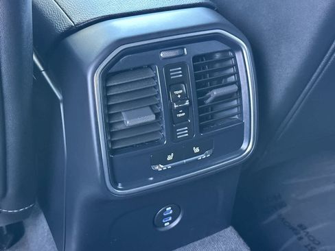 Certified 2025 Porsche Macan AWD/4WD image 14