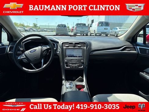Used 2020 Ford Fusion SE w/ Equipment Group 151A FWD image 12