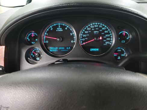 Used 2014 Chevrolet Suburban LTZ image 15