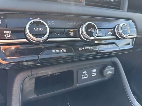 Used 2023 Honda Pilot Touring image 26