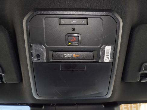 Certified 2025 Toyota Tacoma SR5 AWD/4WD image 18
